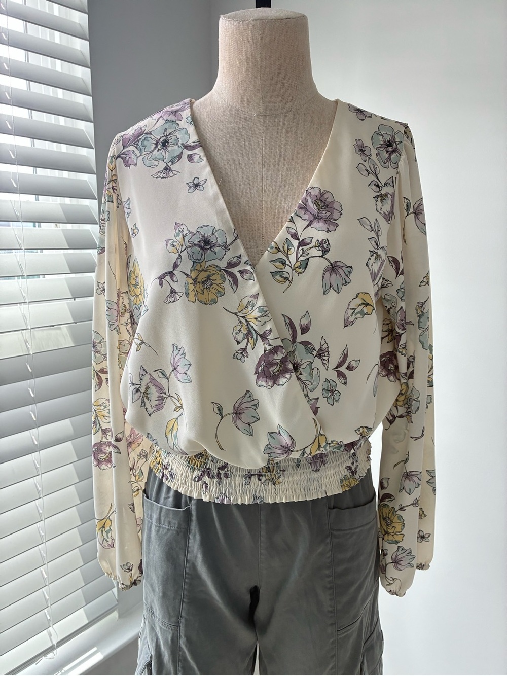 June & Hudson Women's Cream Floral Wrap Smock Blouse